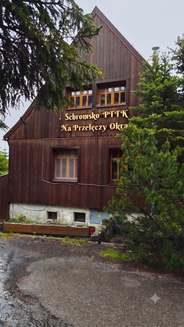 Schronisko PTTK „Na Przełęczy Okraj”