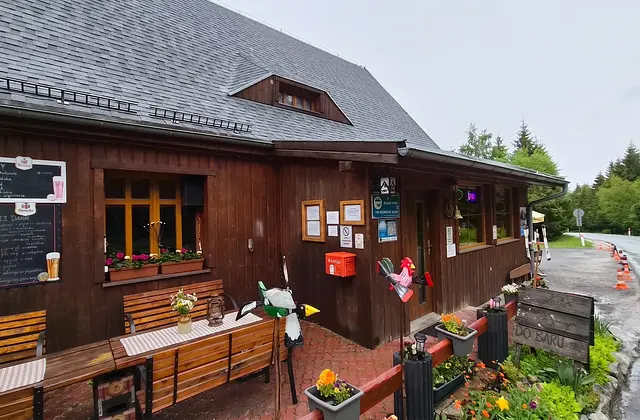 Schronisko PTTK „Na Przełęczy Okraj”