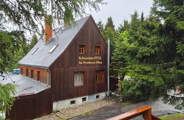 Schronisko PTTK „Na Przełęczy Okraj”